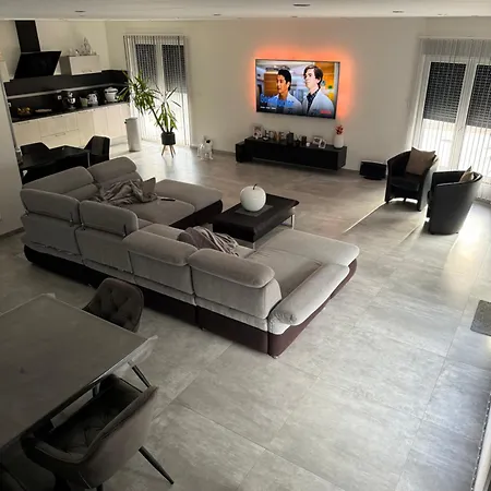 Standing Wittel Apartment *