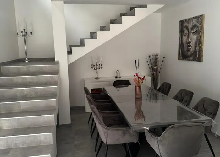 Daire Standing Wittel *