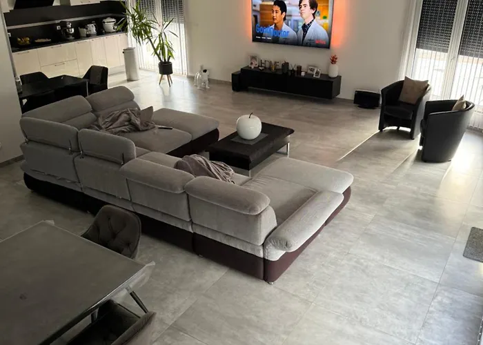 Standing Wittel Daire *